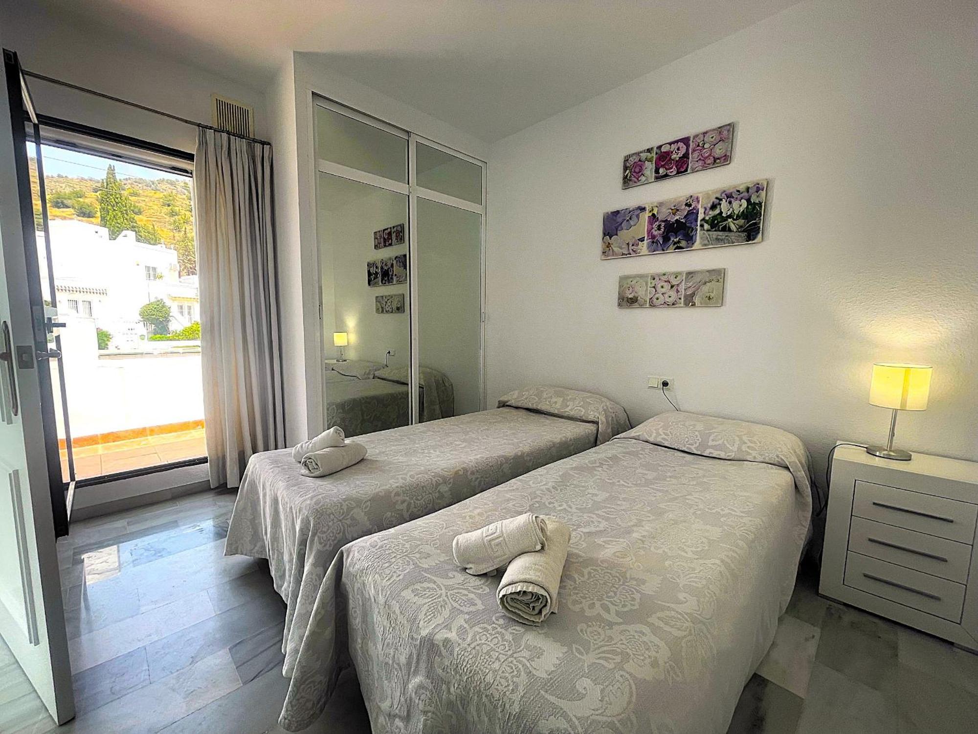 Urb. Alhambra II 15 Villa Нерха Екстериор снимка