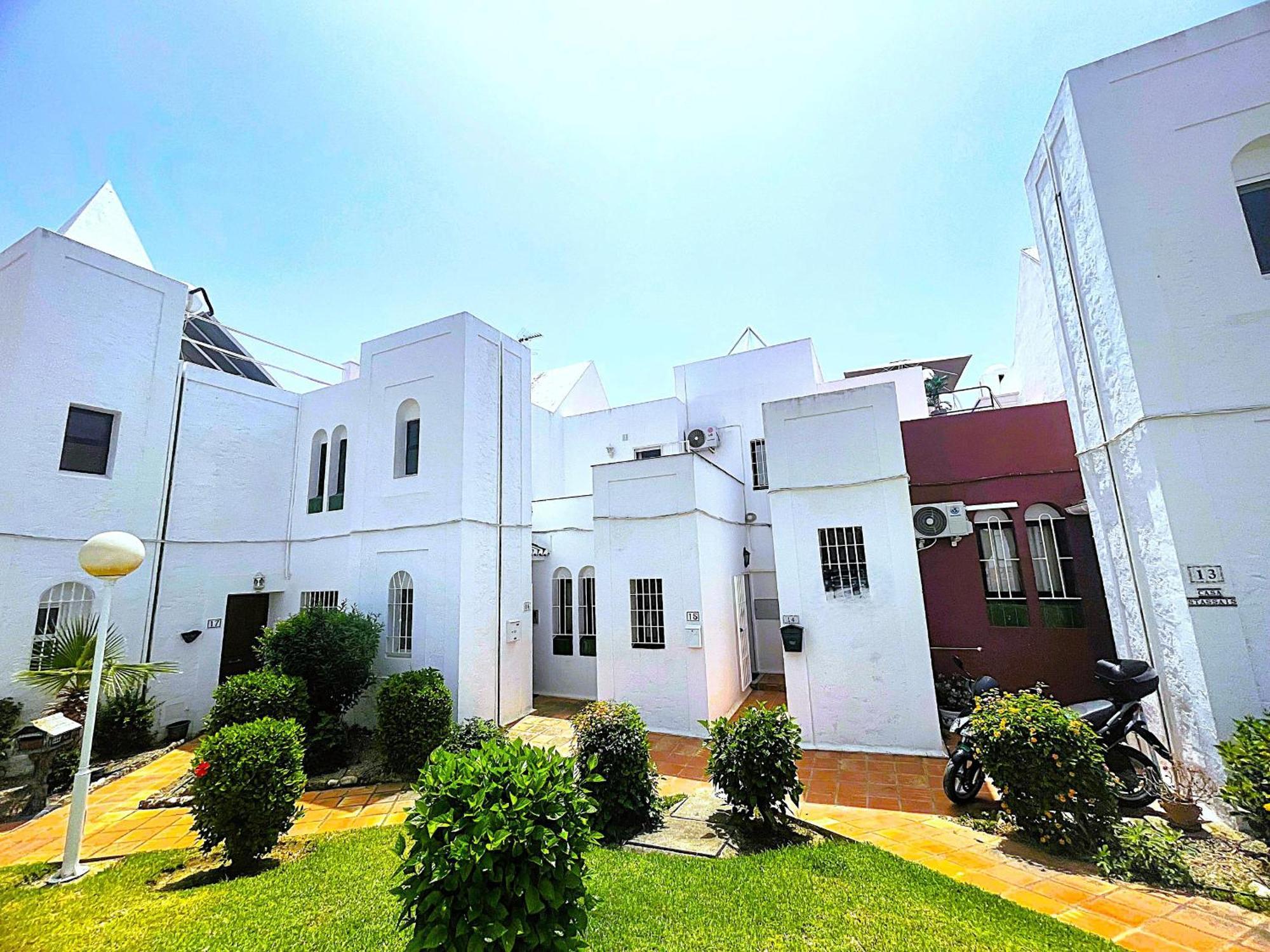 Urb. Alhambra II 15 Villa Нерха Екстериор снимка